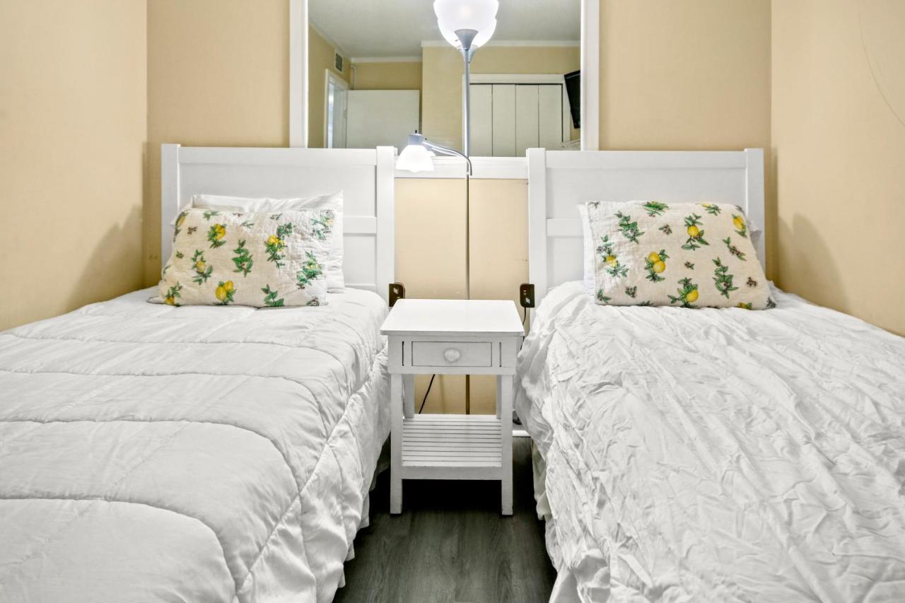 On The Beach 2 Bed 2 Bath 3Rd Floor Condo Миртъл Бийч Екстериор снимка